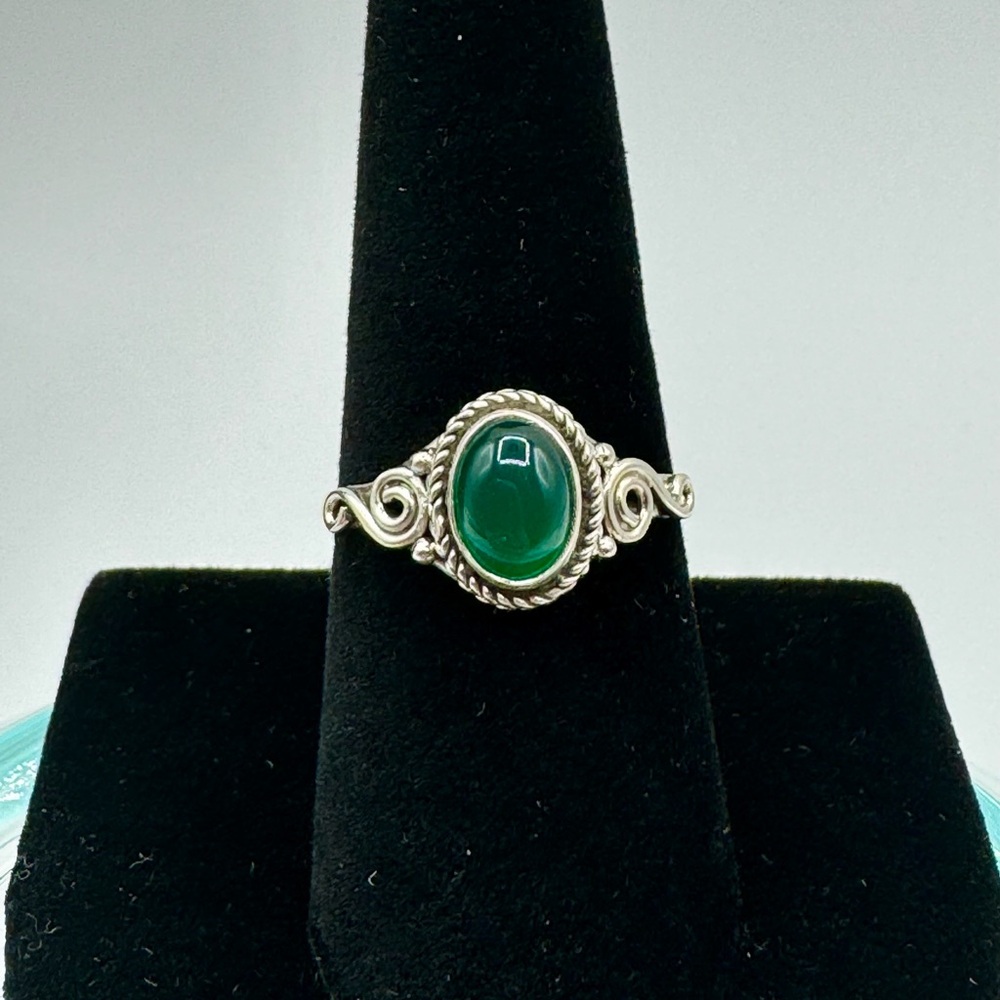 925 Sterling Silver Green Chrysoprase Gemstone Ring Size 8.5